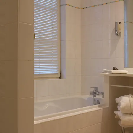 Hotel Les Pres D'ondine 3*