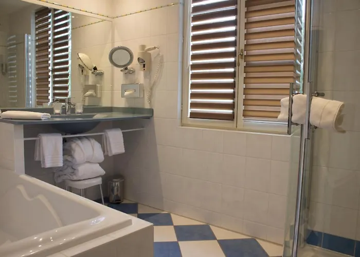 Les Pres D'ondine Hotel